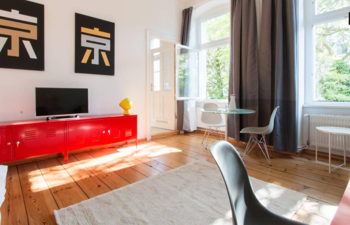 Stylish studio apartment for rent in Tiergarten (with elevator!)