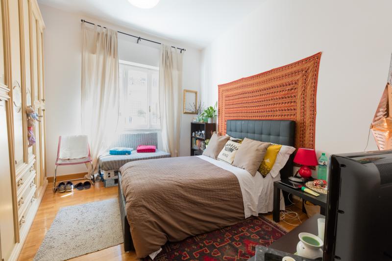 Bright single bedroom with a balcony, in Monte Mario
