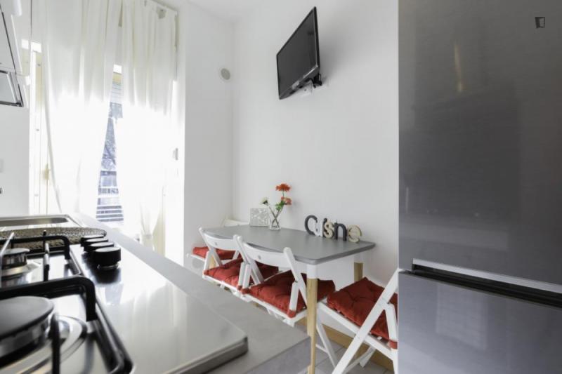 Bright double ensuite bedroom in Torrino