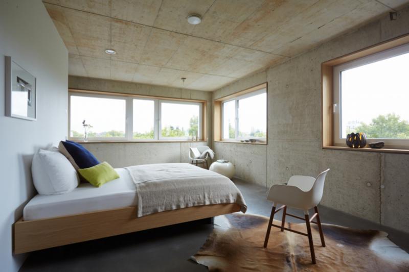 Alluring studio in a student flat, in the Mülheim district