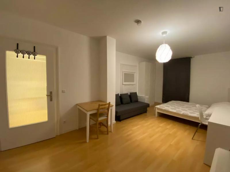 WG Zimmer München 2.OG (1.Tuer rechts) Zimmer 2