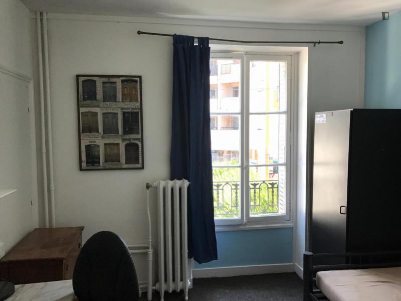 Comfy single bedroom in student residence