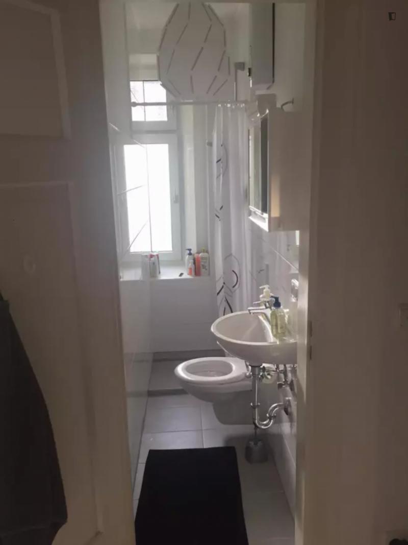 WG Zimmer Mnchen 2.OG 1.Tuer rechts Zimmer 1