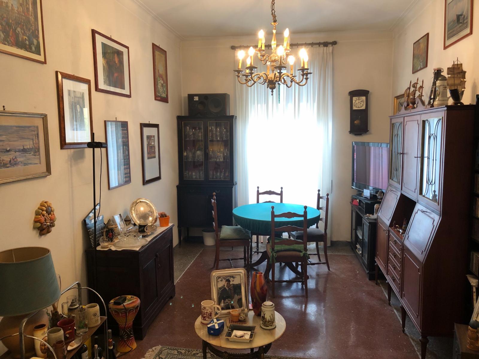 Appartamento a 50 mt. fermata P.zza dei re di Roma. 2 stanze, cucina, bagno, balcone int