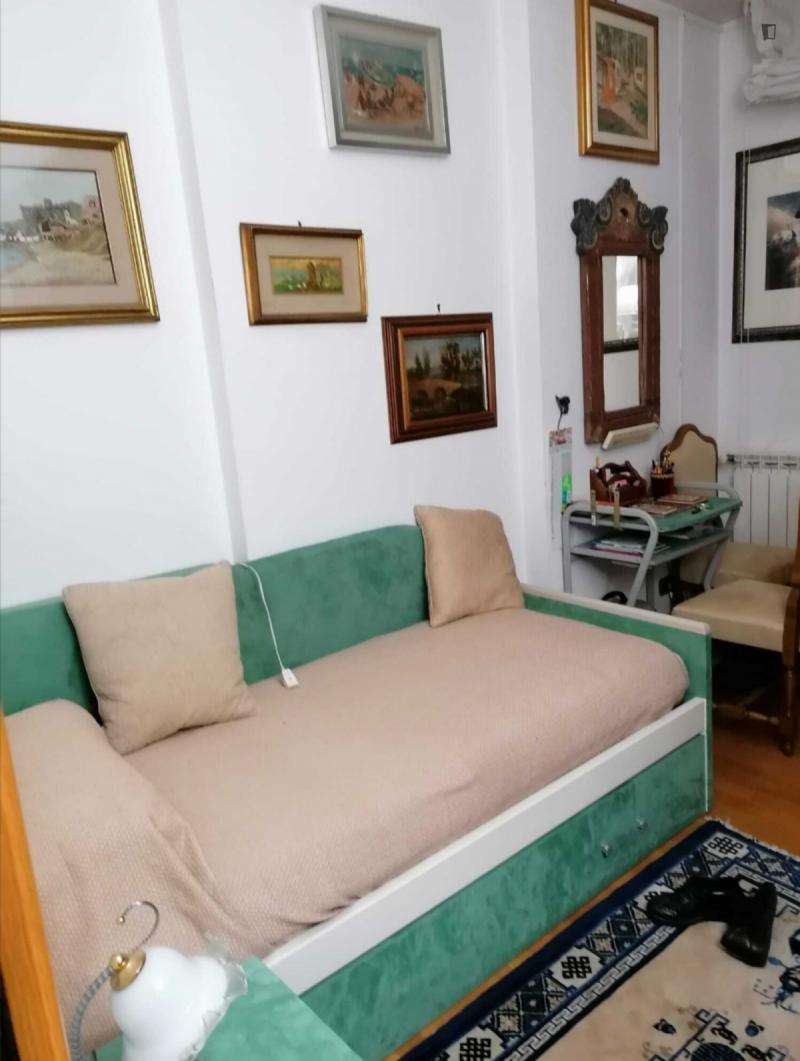 Cosy single bedroom, near Parco delle Sabine