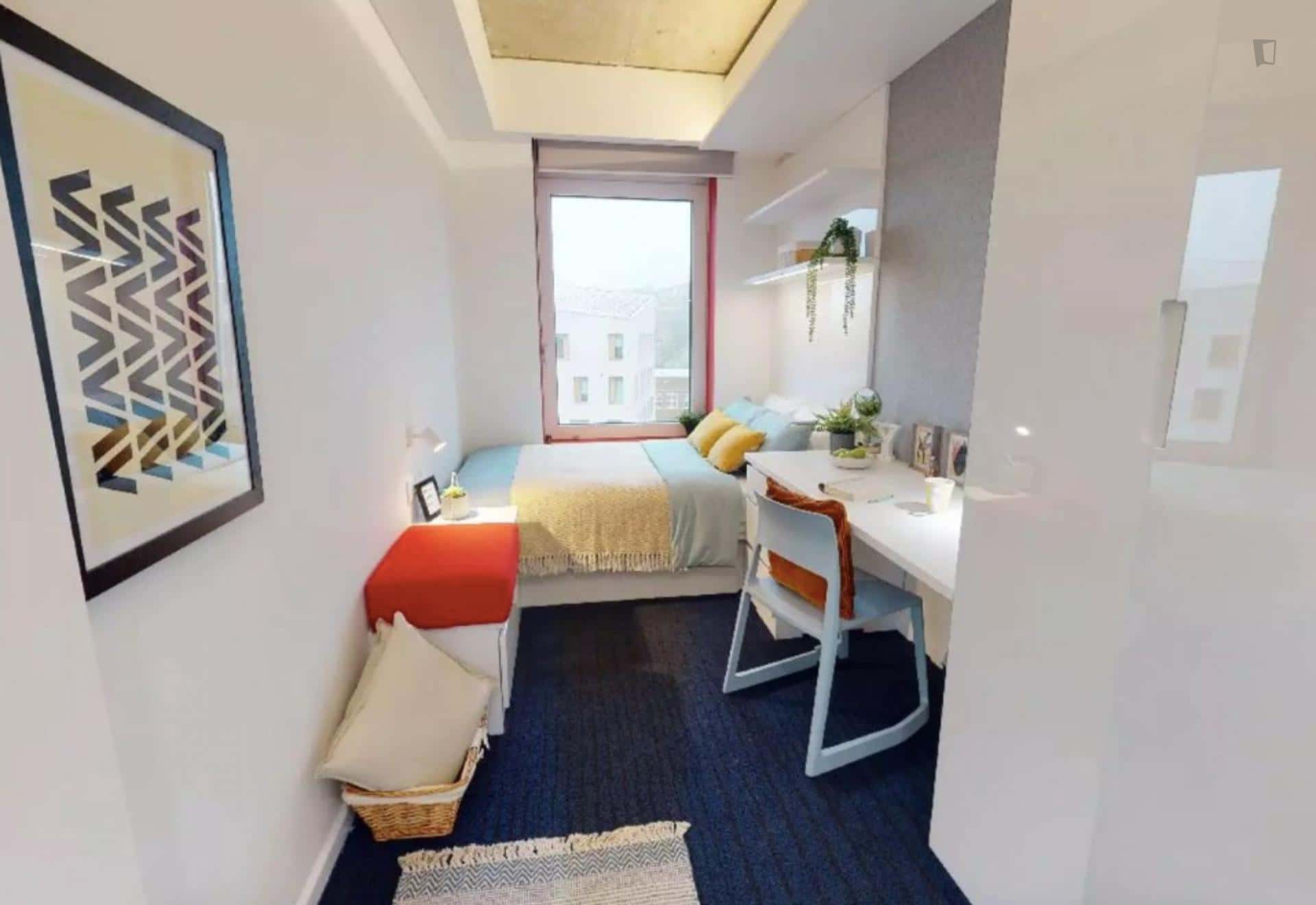 Rooom in: 7 THE FURLONG BRIGHTON