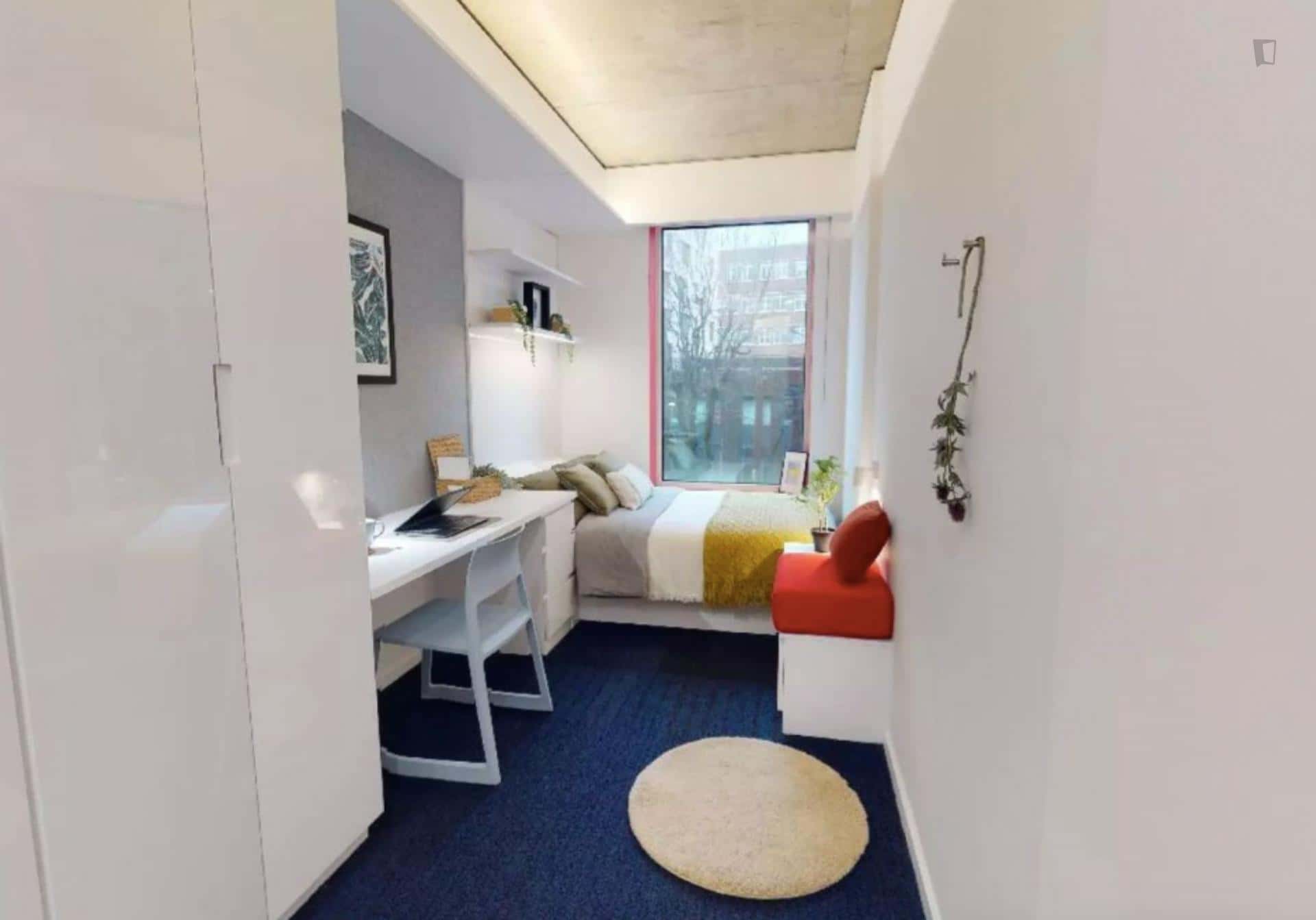 Rooom in: 7 THE FURLONG BRIGHTON