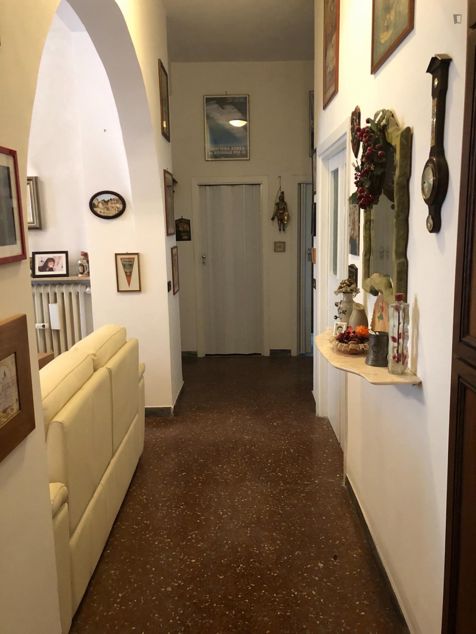 Appartamento a 50 mt. fermata P.zza dei re di Roma. 2 stanze, cucina, bagno, balcone int