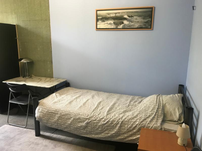 Single bed in a nice twin bedroom in a Student Residence