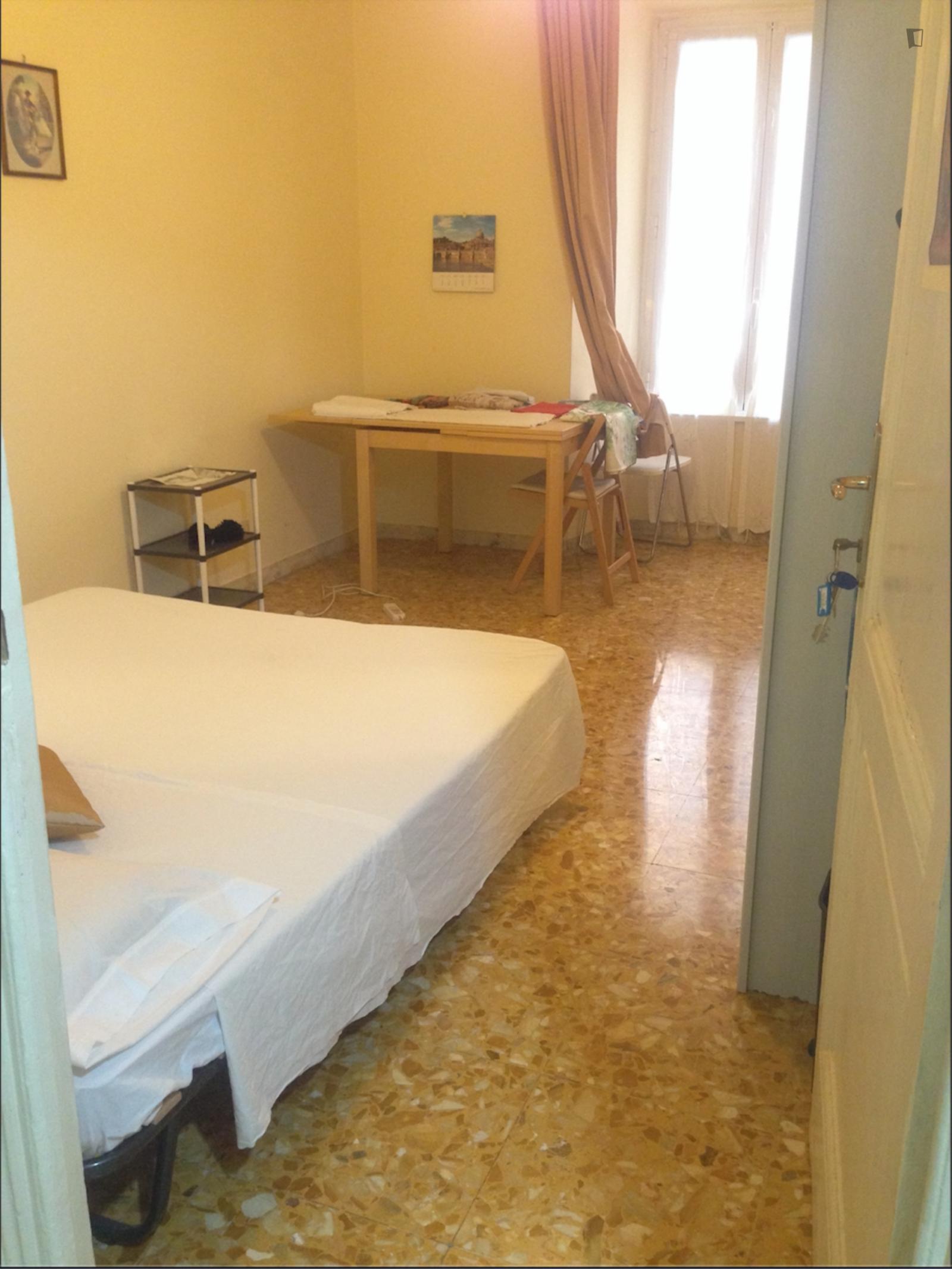 Stanza matrimoniale in un appartamento di 2 stanze