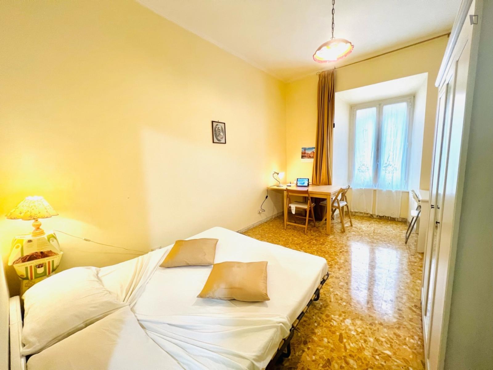 Stanza matrimoniale in un appartamento di 2 stanze
