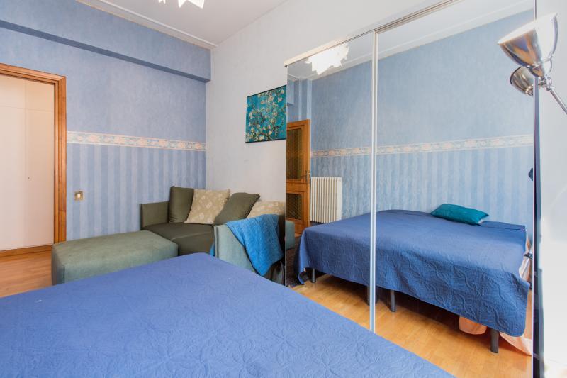 Bright single bedroom with a balcony, in Monte Mario
