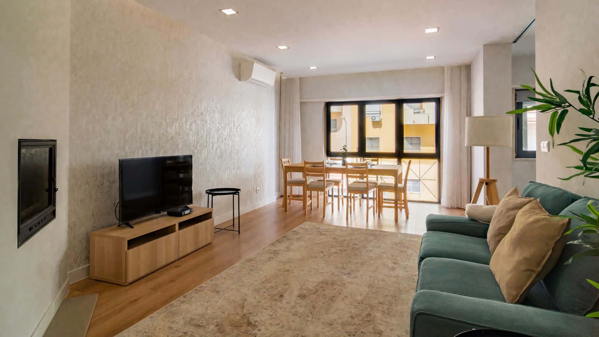 Modern 3 BDR Apartment