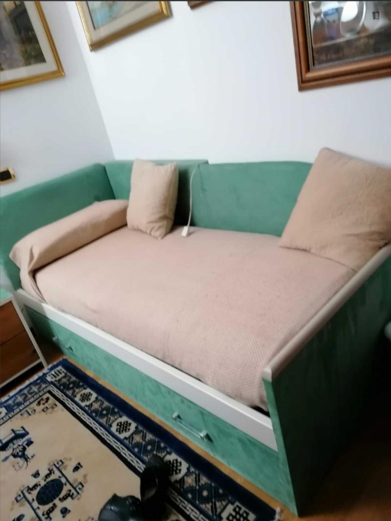 Cosy single bedroom, near Parco delle Sabine