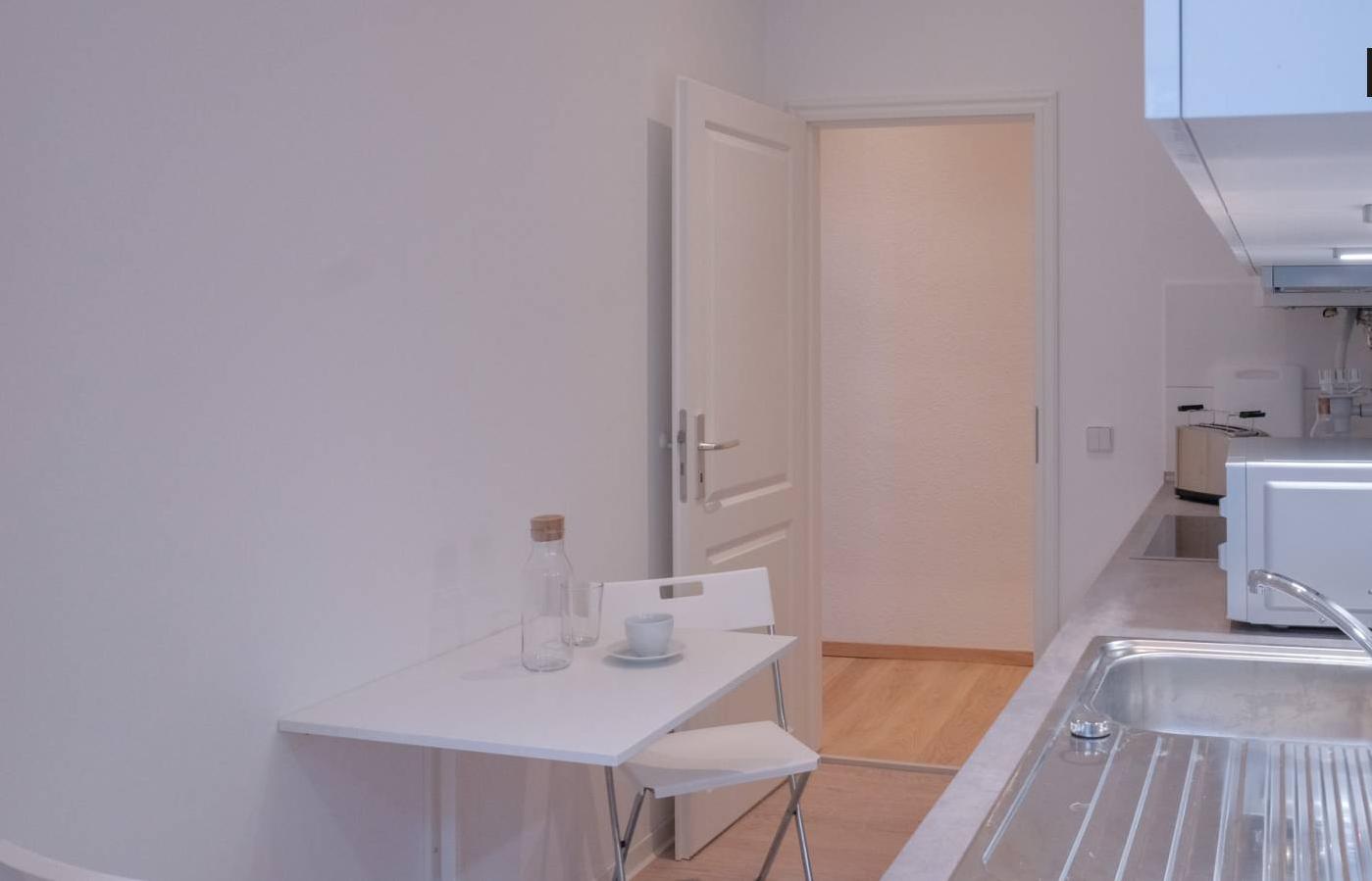 Sunny room in apartment with 2 bedrooms, Prenzlauer Berg