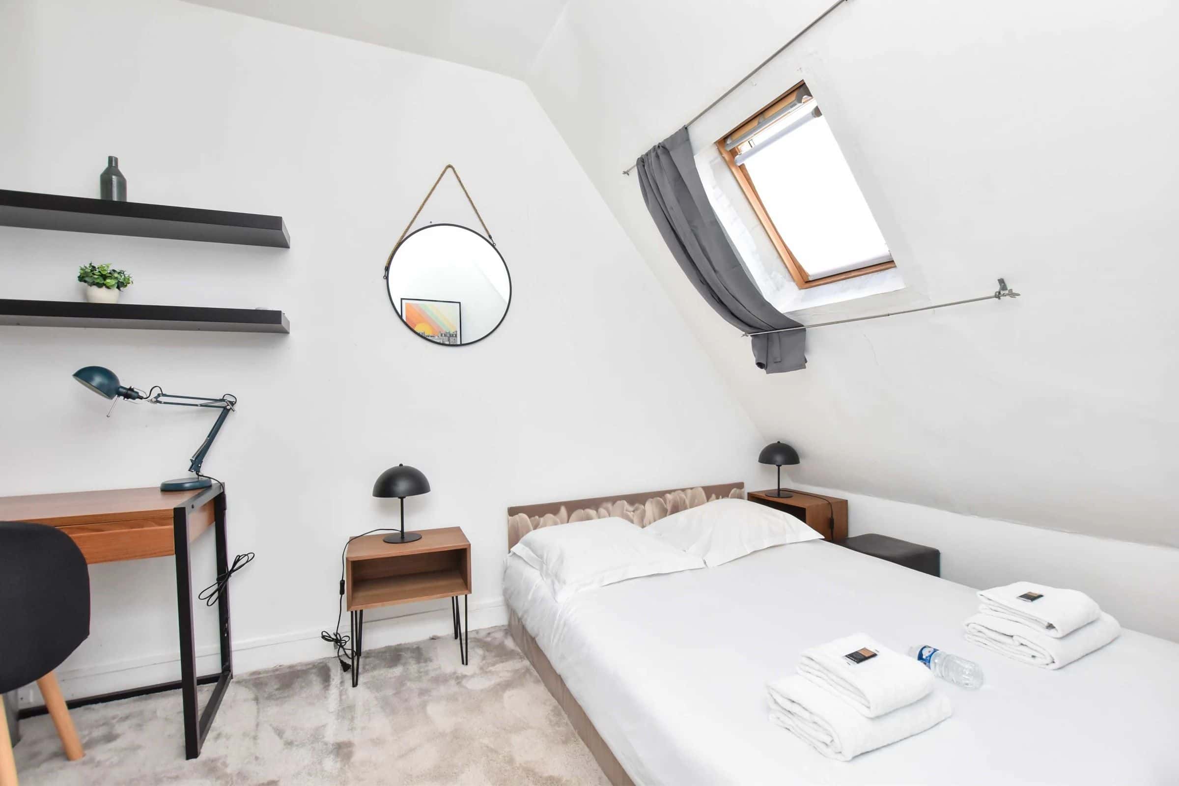 Cozy and Equipped Studette near Paris-Dauphine University, Charles de Gaulles Etoile, and La Défense.