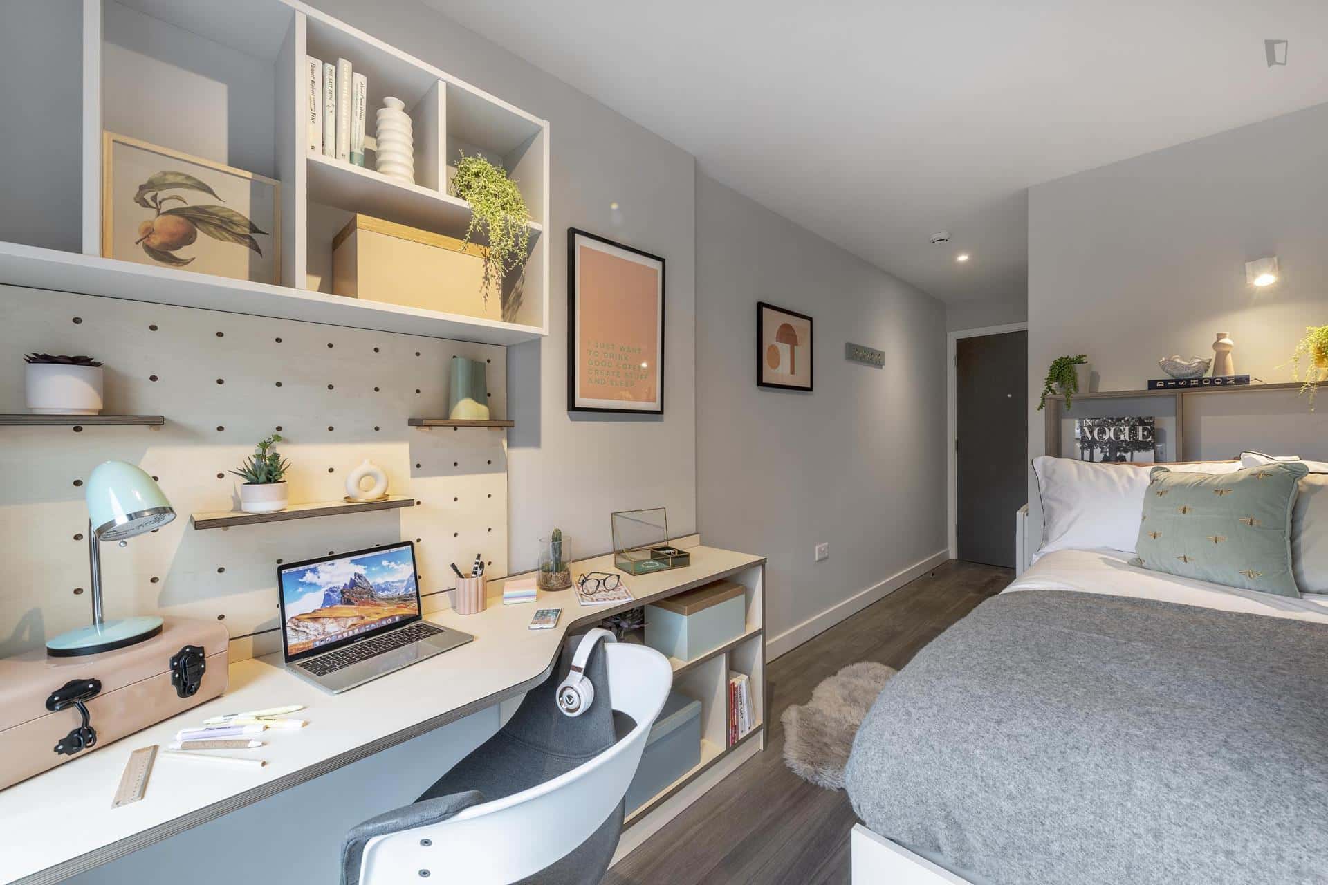 Rooom in: 2 Glebe Street