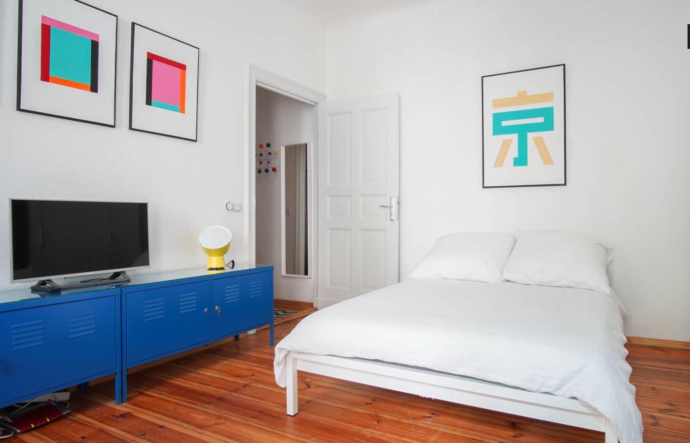 Bright and colorful studio for rent in Wedding