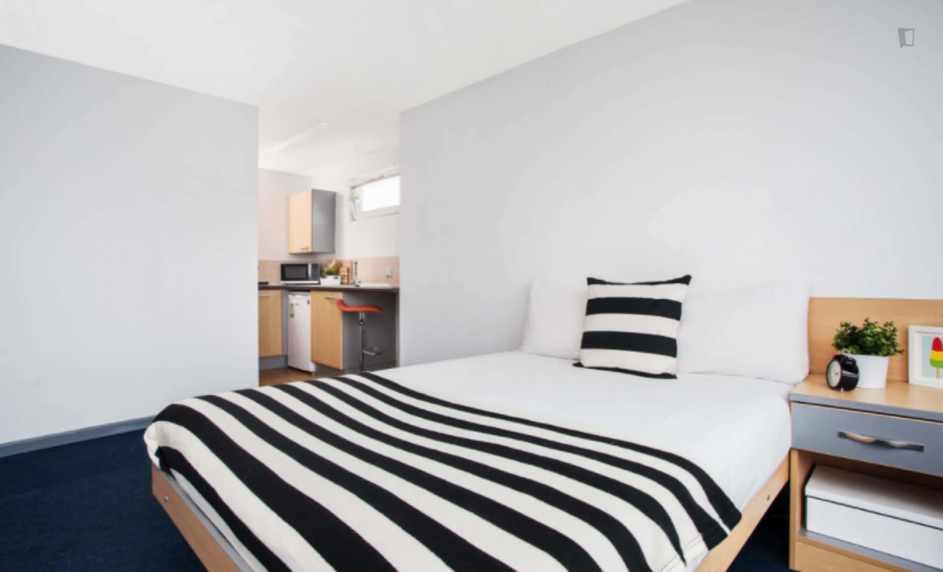 Rooom in: Lineker Road