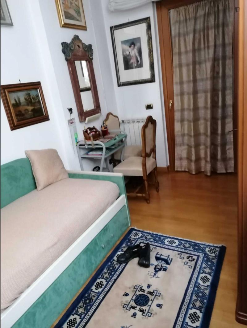 Cosy single bedroom, near Parco delle Sabine