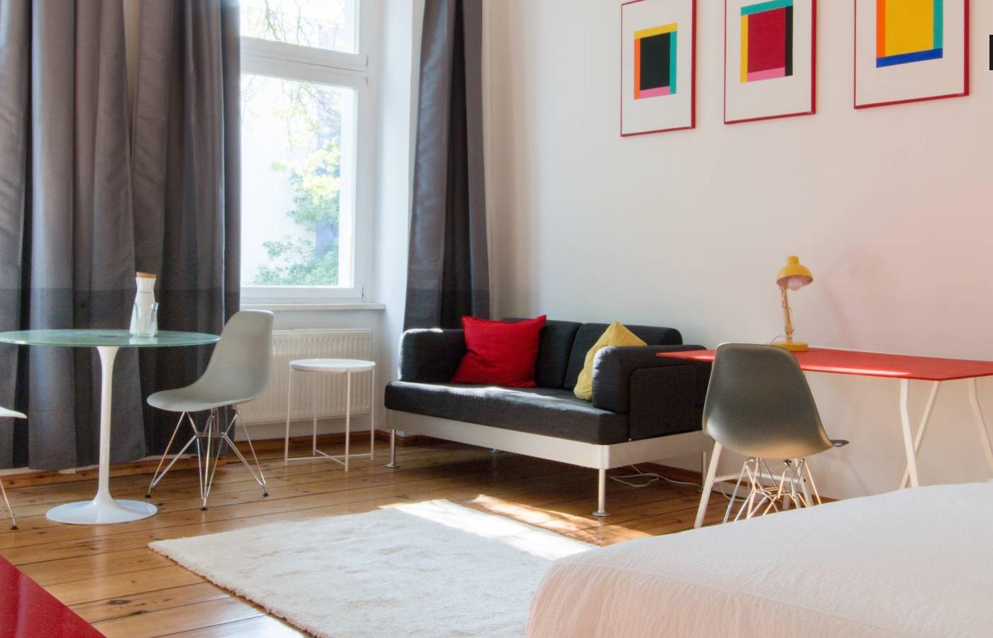 Stylish studio apartment for rent in Tiergarten (with elevator!)
